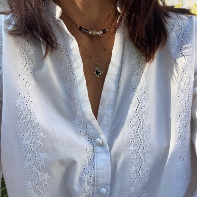 Collier papillon onyx et perles dorées