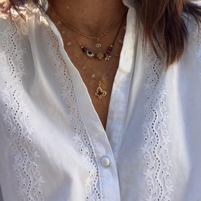 Collier papillon bordeaux et perles quartz rose