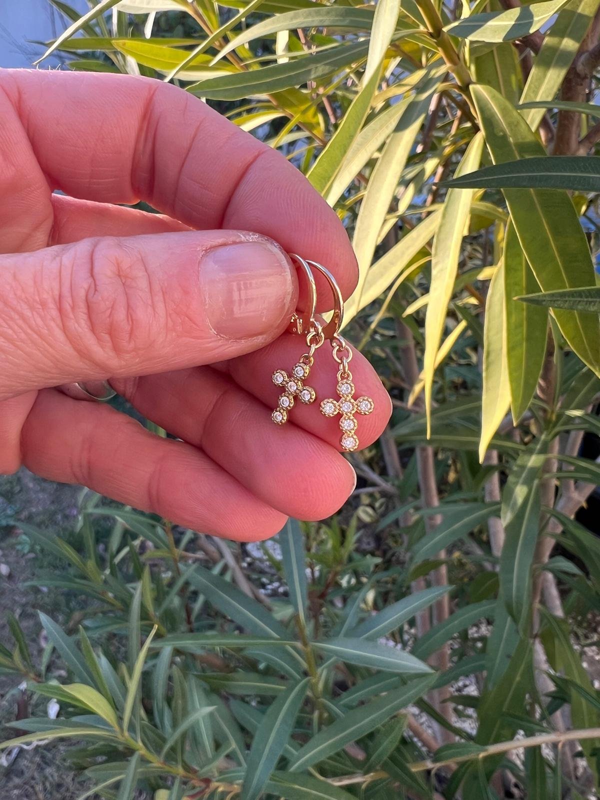 Boucles d'oreilles croix strass – Image 2