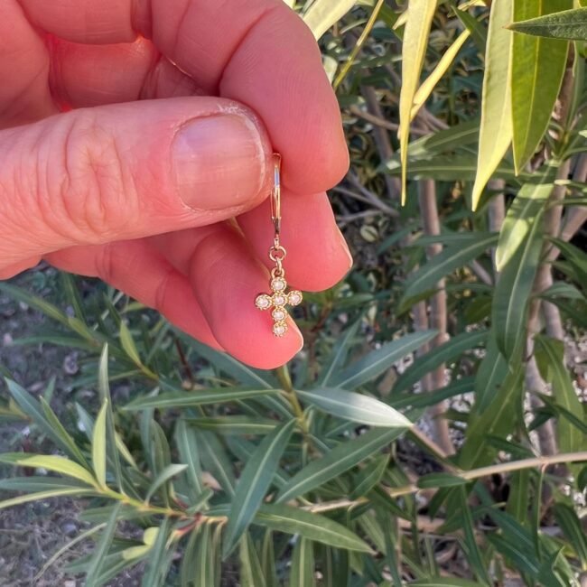 Boucles d'oreilles croix strass